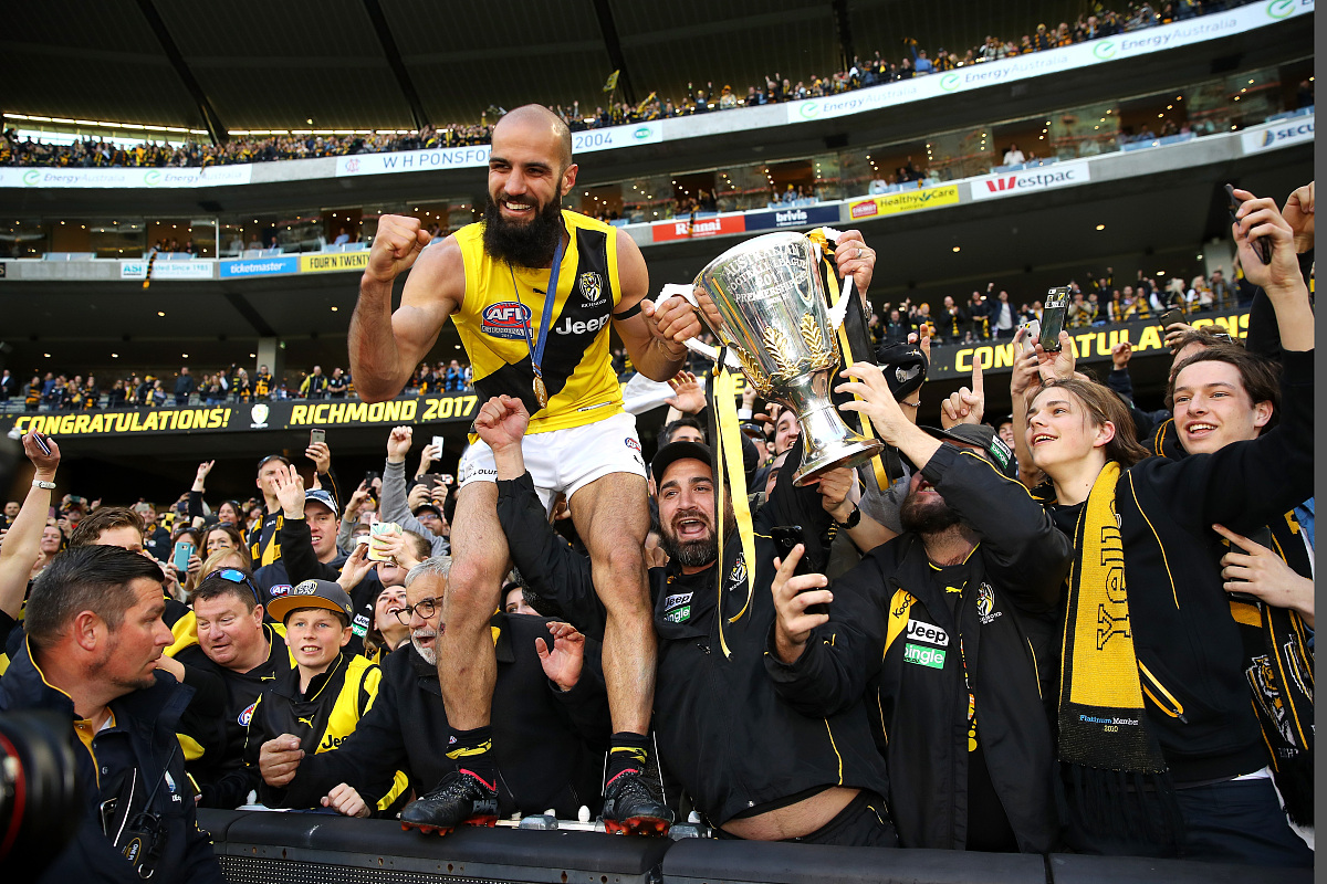 包含NBA季后赛集结日再迎强敌，瓦伦西亚状态回暖，主帅态度：赛场秩序良好，身体对抗强度拉满的词条