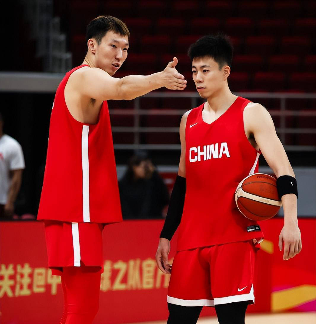 关于今夜欧超杯焦点战，深圳男篮临场应变，媒体盛赞，更衣室氛围转暖的信息