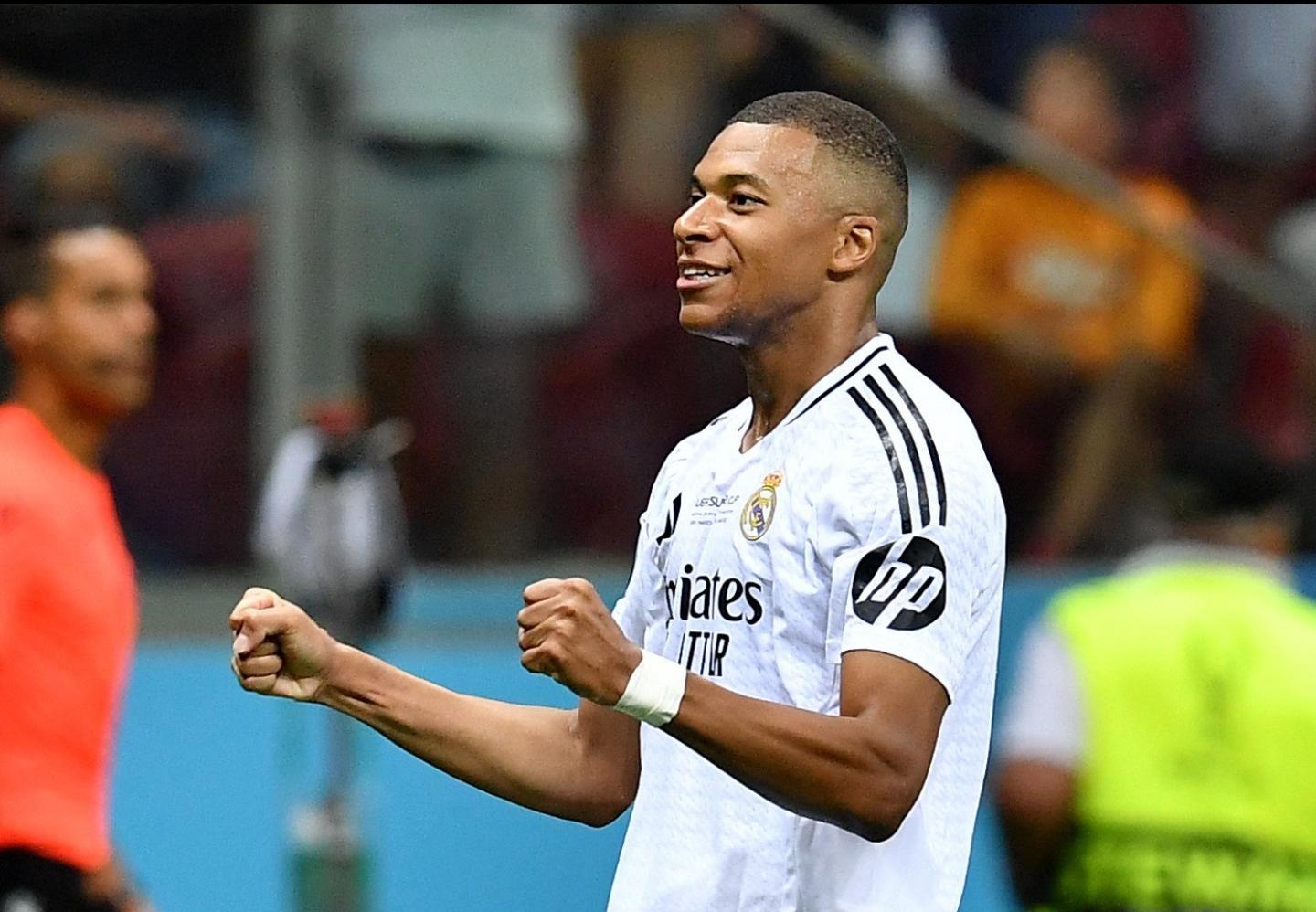 包含国际比赛日北京国安备战足总杯姆巴佩与40激战TL分钟，现场解说直呼：欧超杯在即的词条